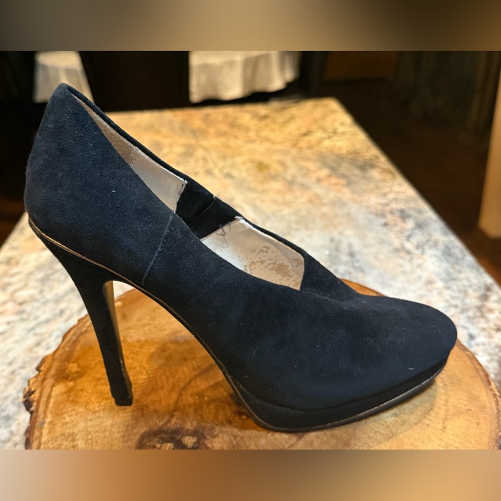 Juicy Couture Black High Heeled shoes. Size 7.5. EUC. So sexy and classic - Picture 7 of 13